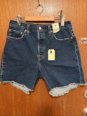 NWT Levi’s 501 Mid Thigh Shorts